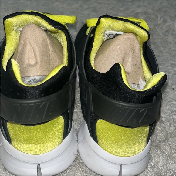 NIKE AIR HUARACHE - great condition / like new  - size 8.5 mens - Picture 4 of 4